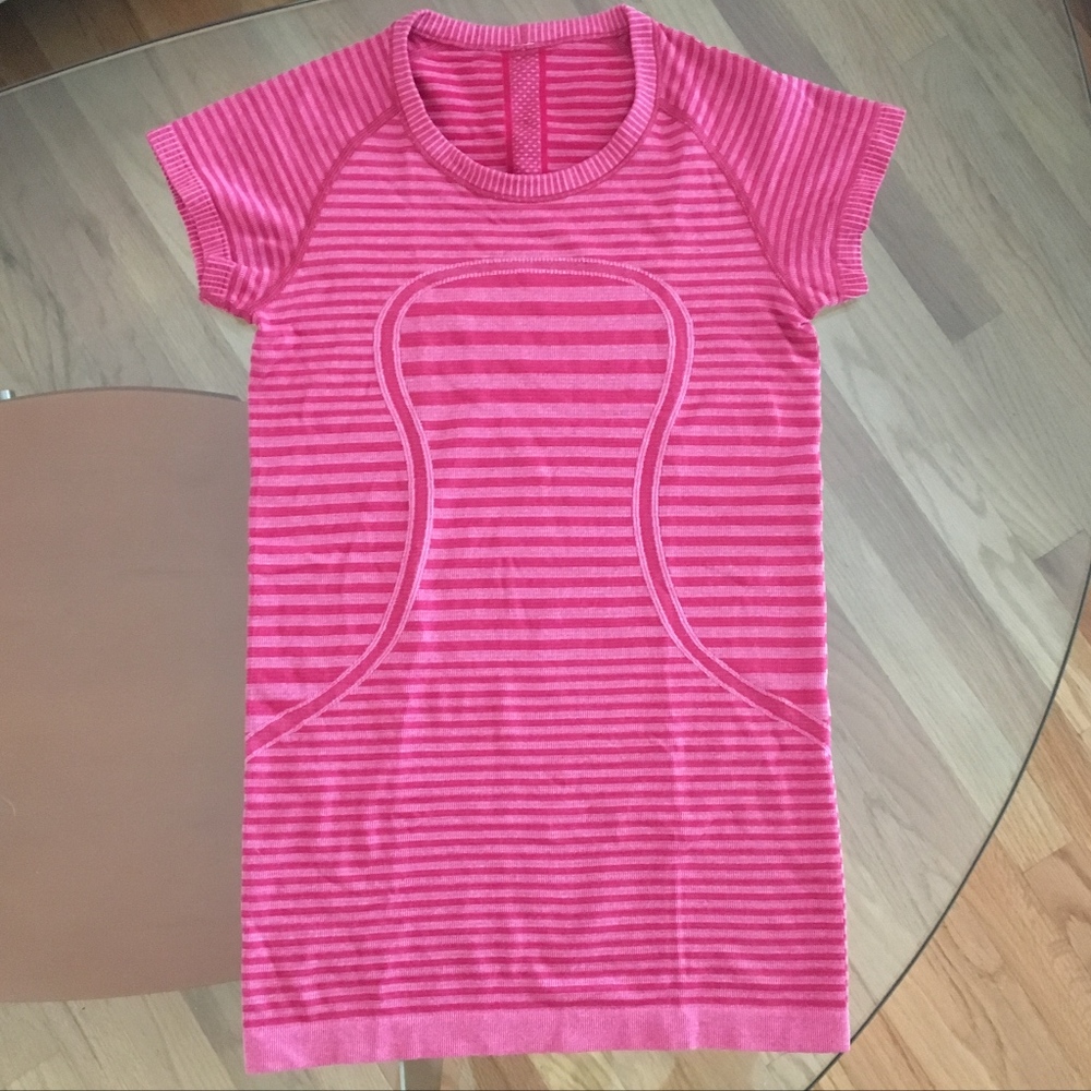 Lululemon Swiftly Tech Short Sleeve - Size 4